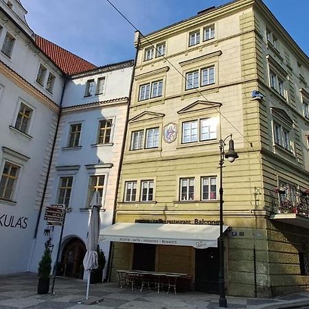 At The Blue Lion & Parking Assistance Apartment Прага Екстериор снимка