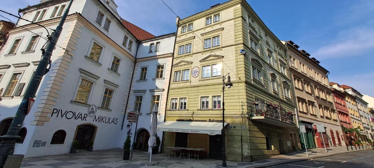 At The Blue Lion & Parking Assistance Apartment Прага Екстериор снимка