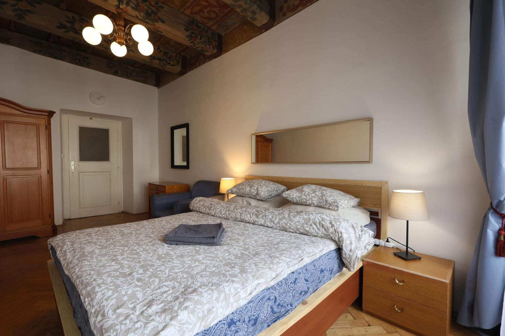 At The Blue Lion & Parking Assistance Apartment Прага Екстериор снимка