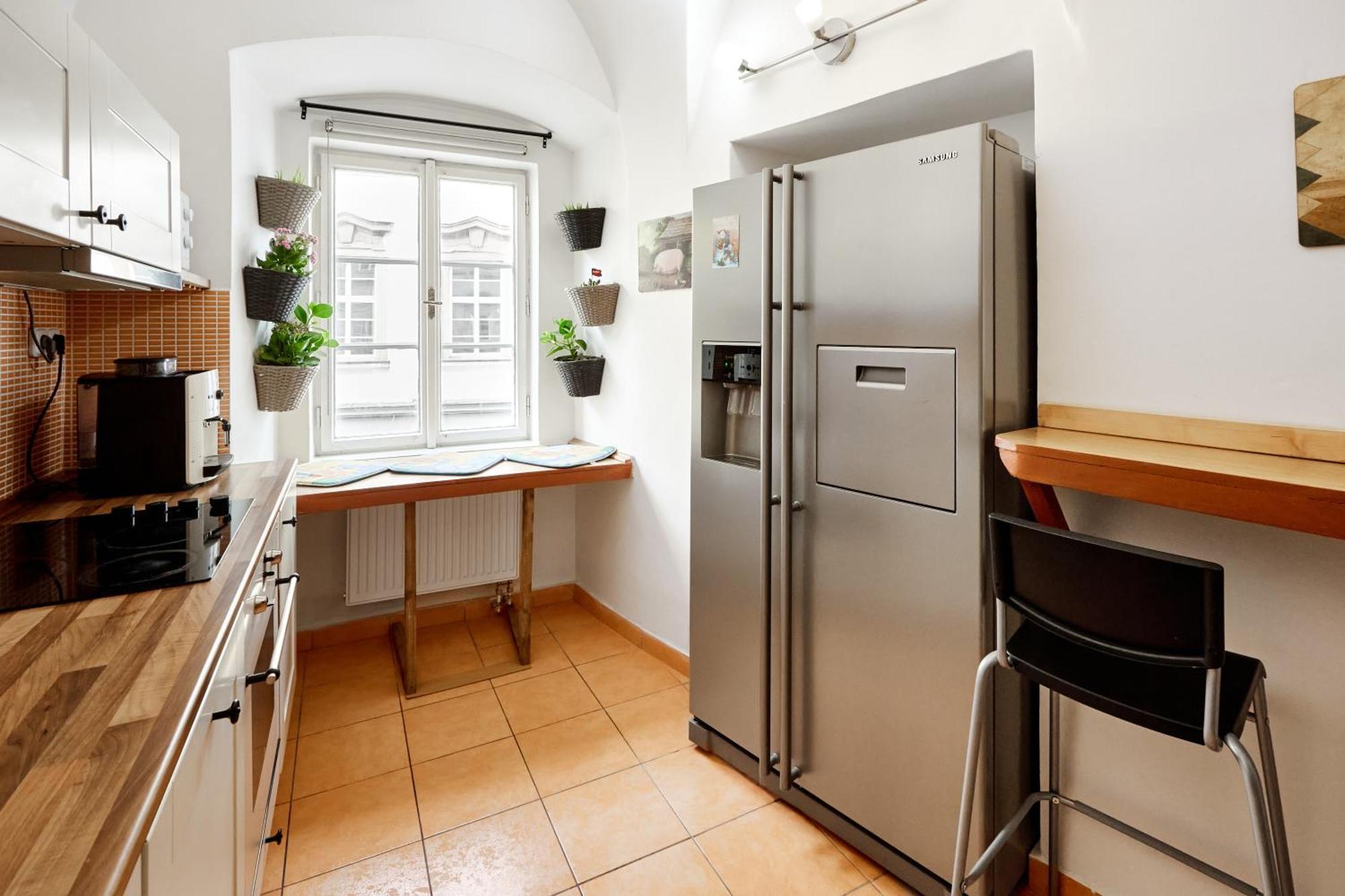 At The Blue Lion & Parking Assistance Apartment Прага Екстериор снимка