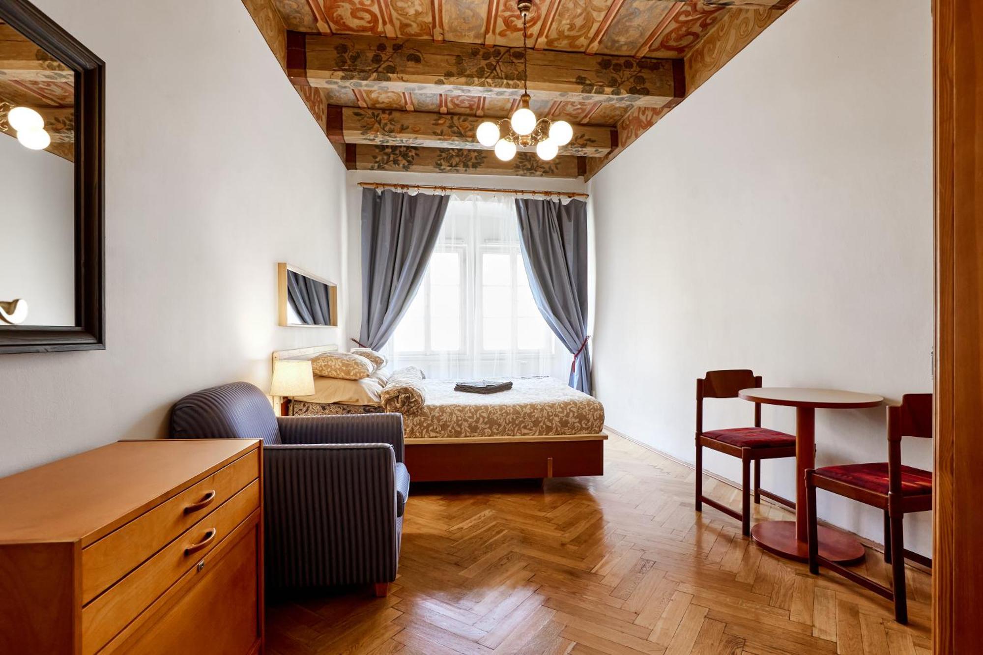 At The Blue Lion & Parking Assistance Apartment Прага Екстериор снимка