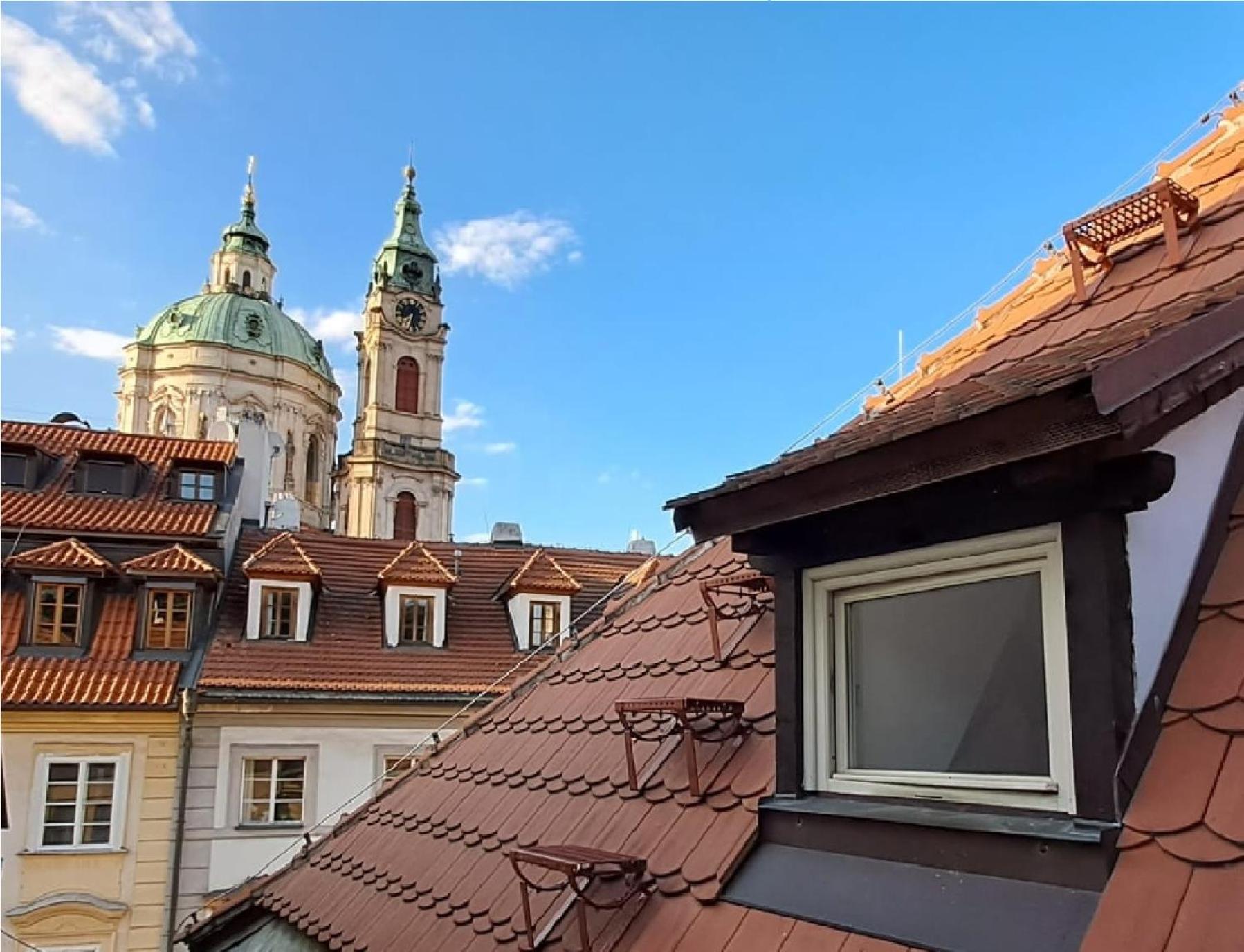 At The Blue Lion & Parking Assistance Apartment Прага Екстериор снимка