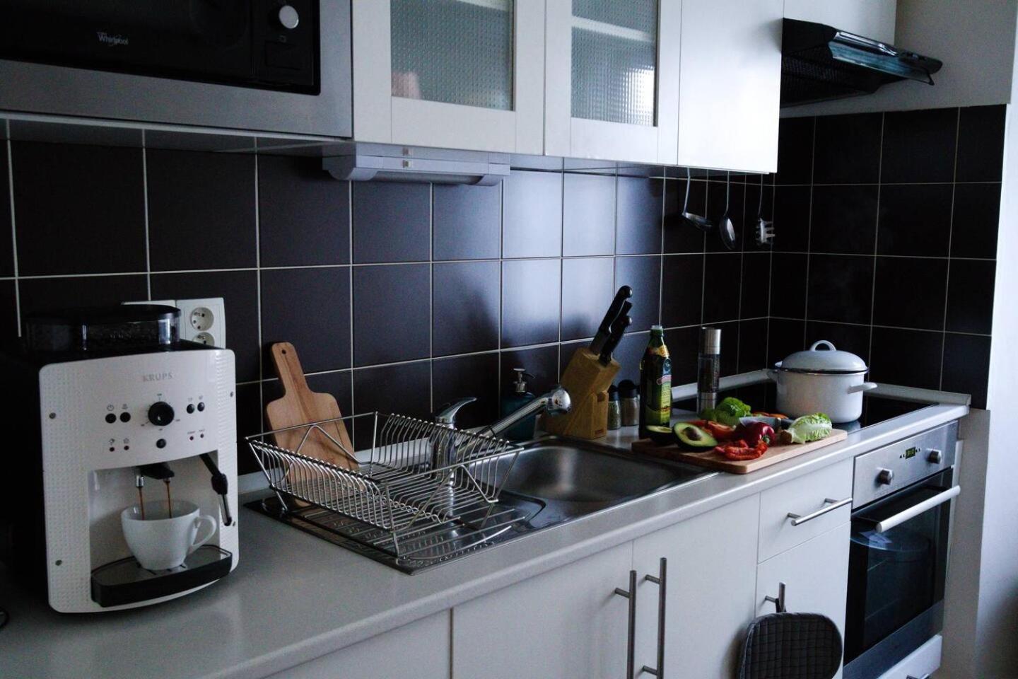 At The Blue Lion & Parking Assistance Apartment Прага Екстериор снимка