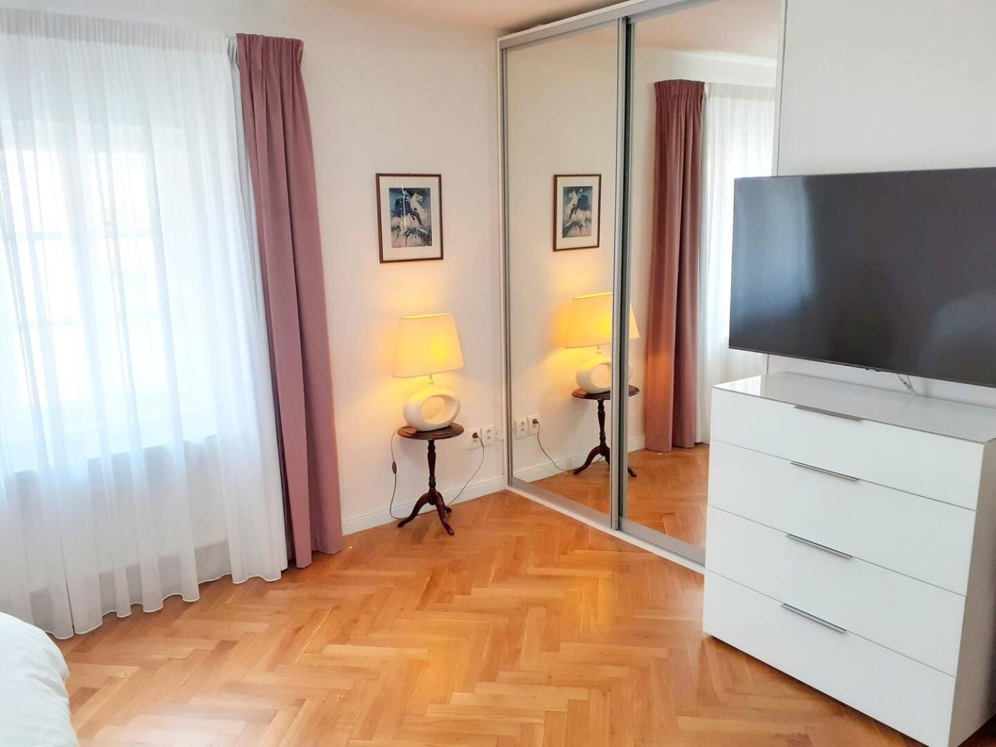 At The Blue Lion & Parking Assistance Apartment Прага Екстериор снимка