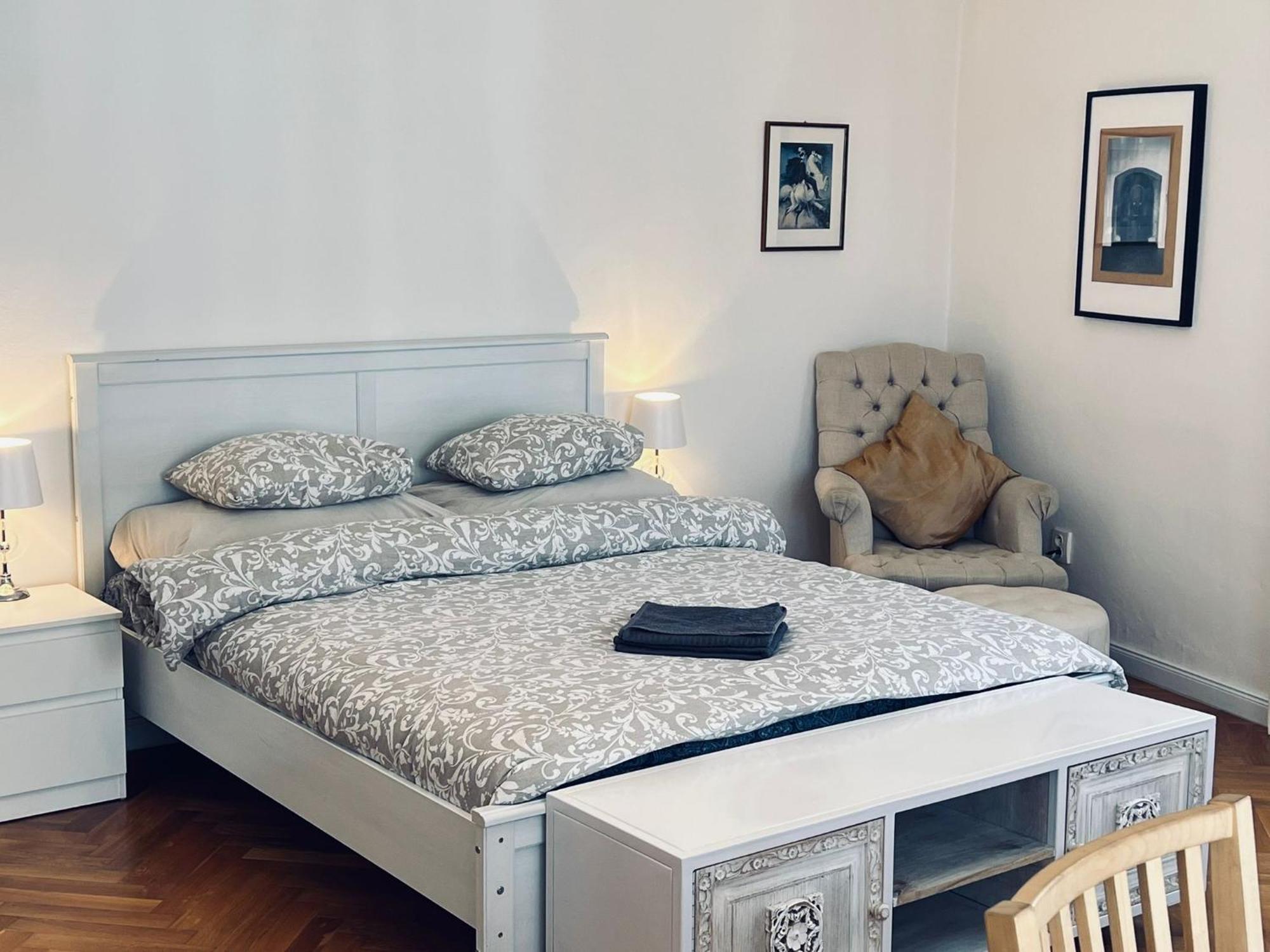 At The Blue Lion & Parking Assistance Apartment Прага Екстериор снимка