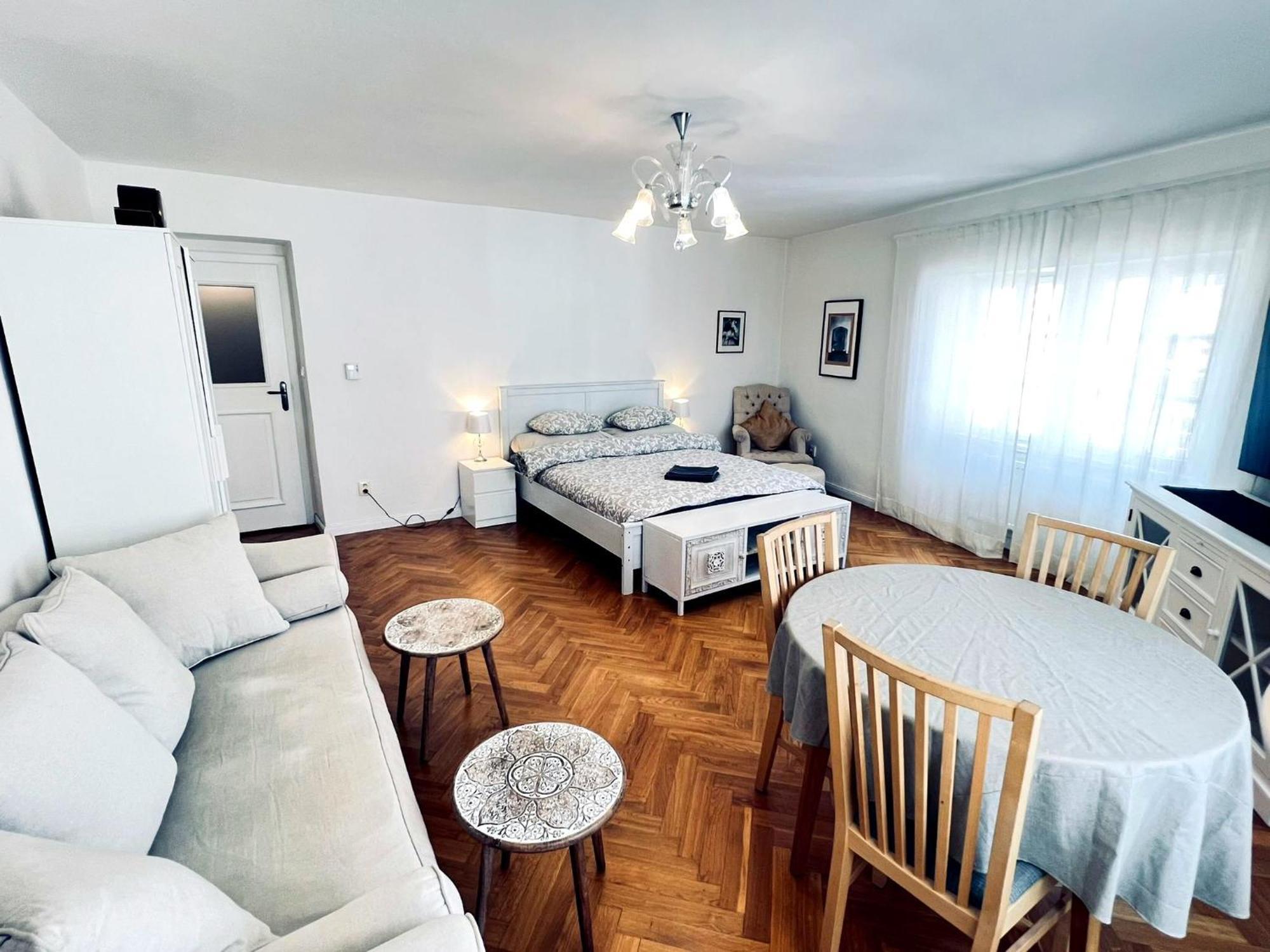 At The Blue Lion & Parking Assistance Apartment Прага Екстериор снимка