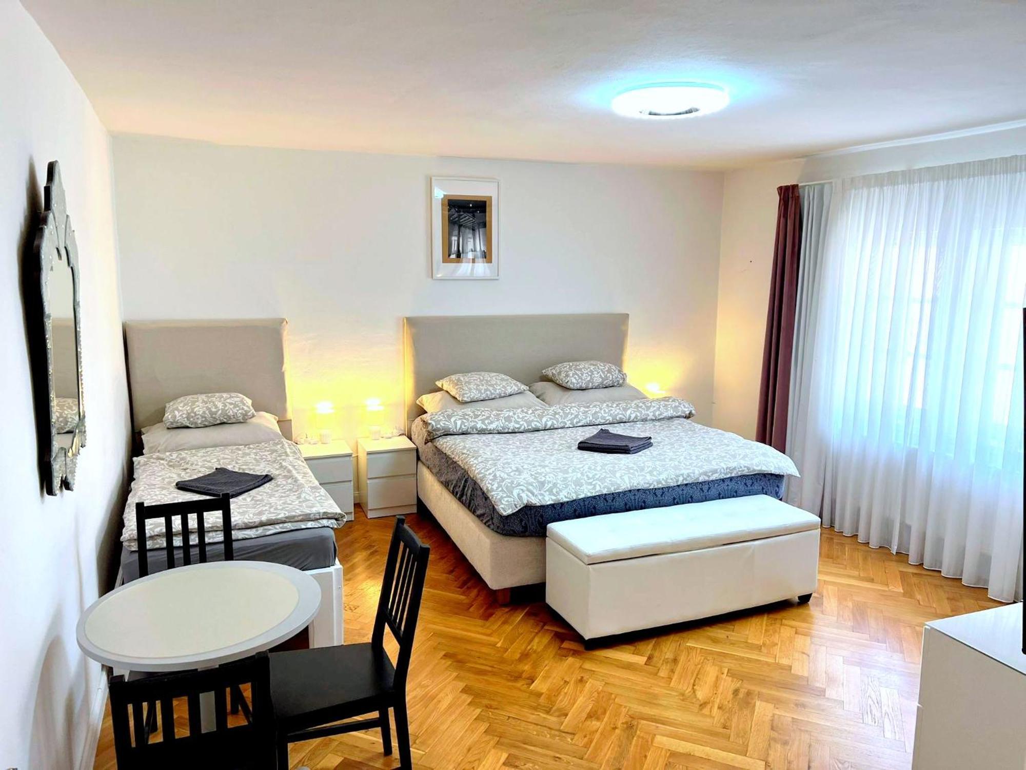 At The Blue Lion & Parking Assistance Apartment Прага Екстериор снимка