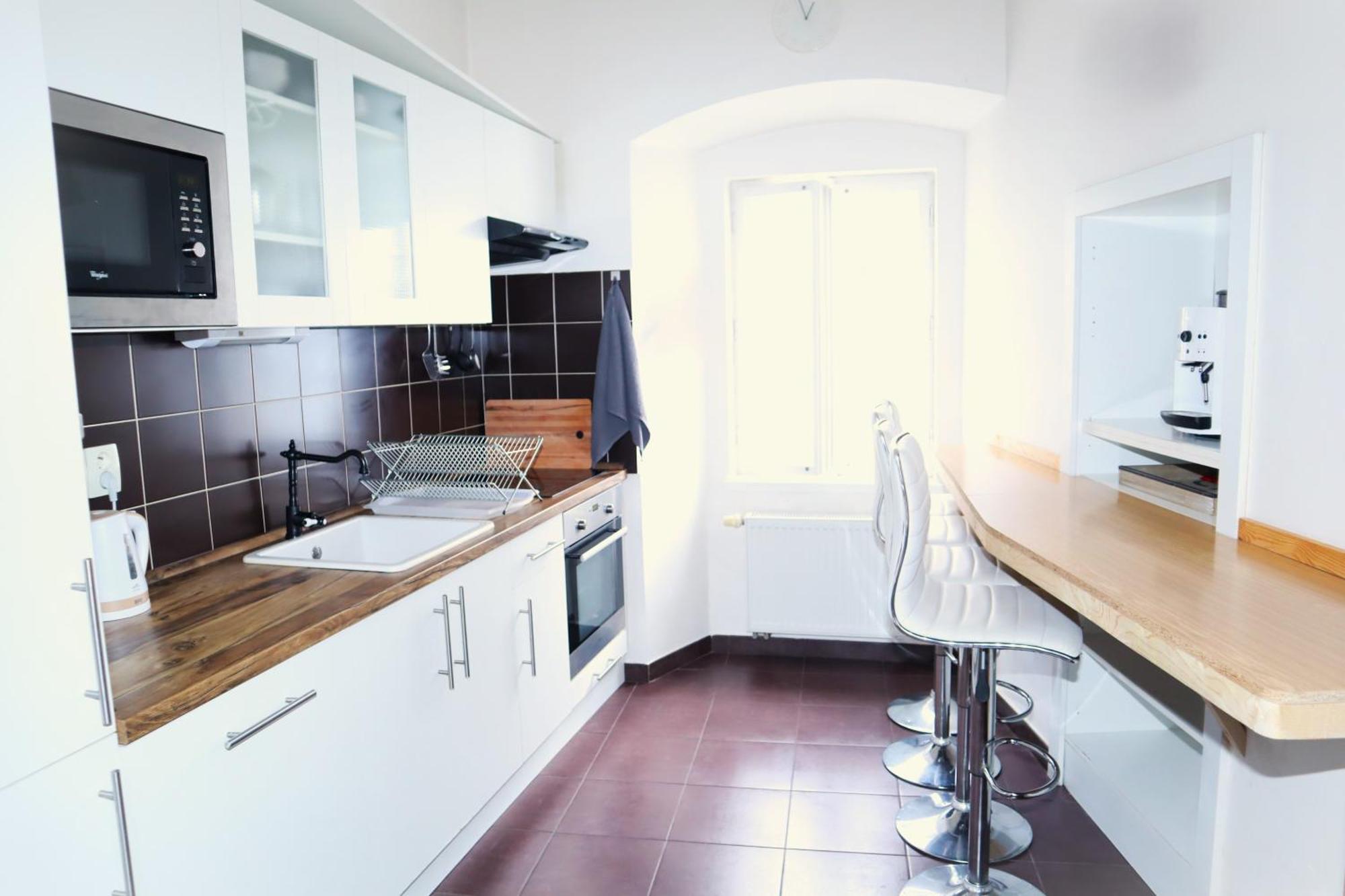 At The Blue Lion & Parking Assistance Apartment Прага Екстериор снимка