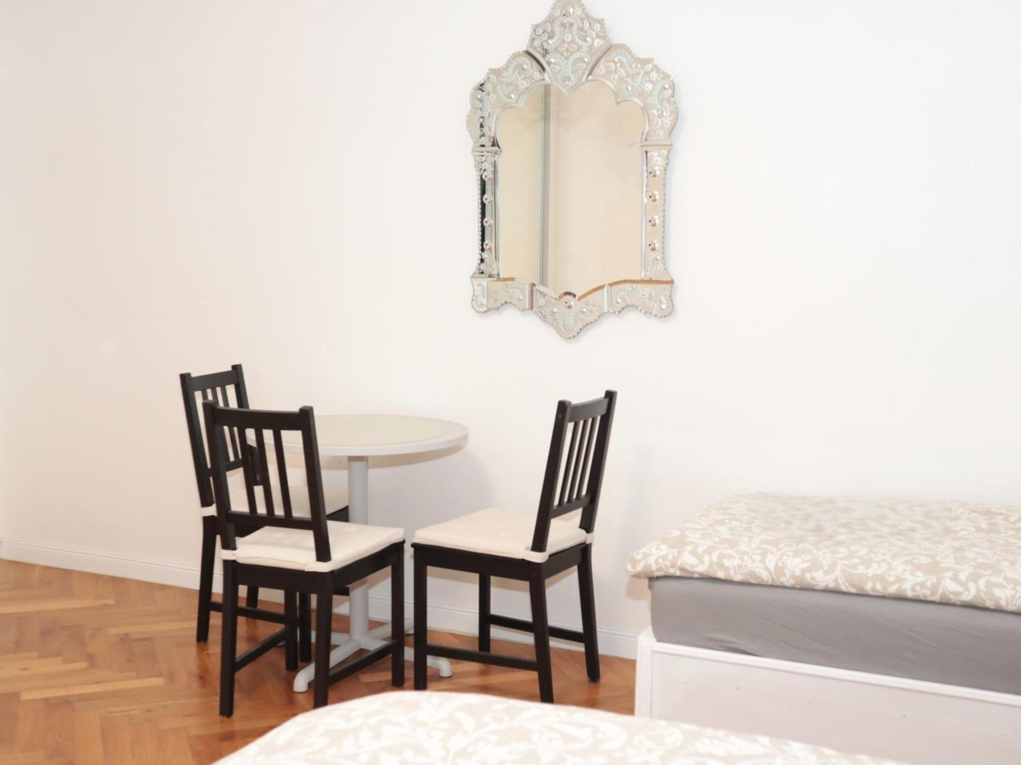 At The Blue Lion & Parking Assistance Apartment Прага Екстериор снимка