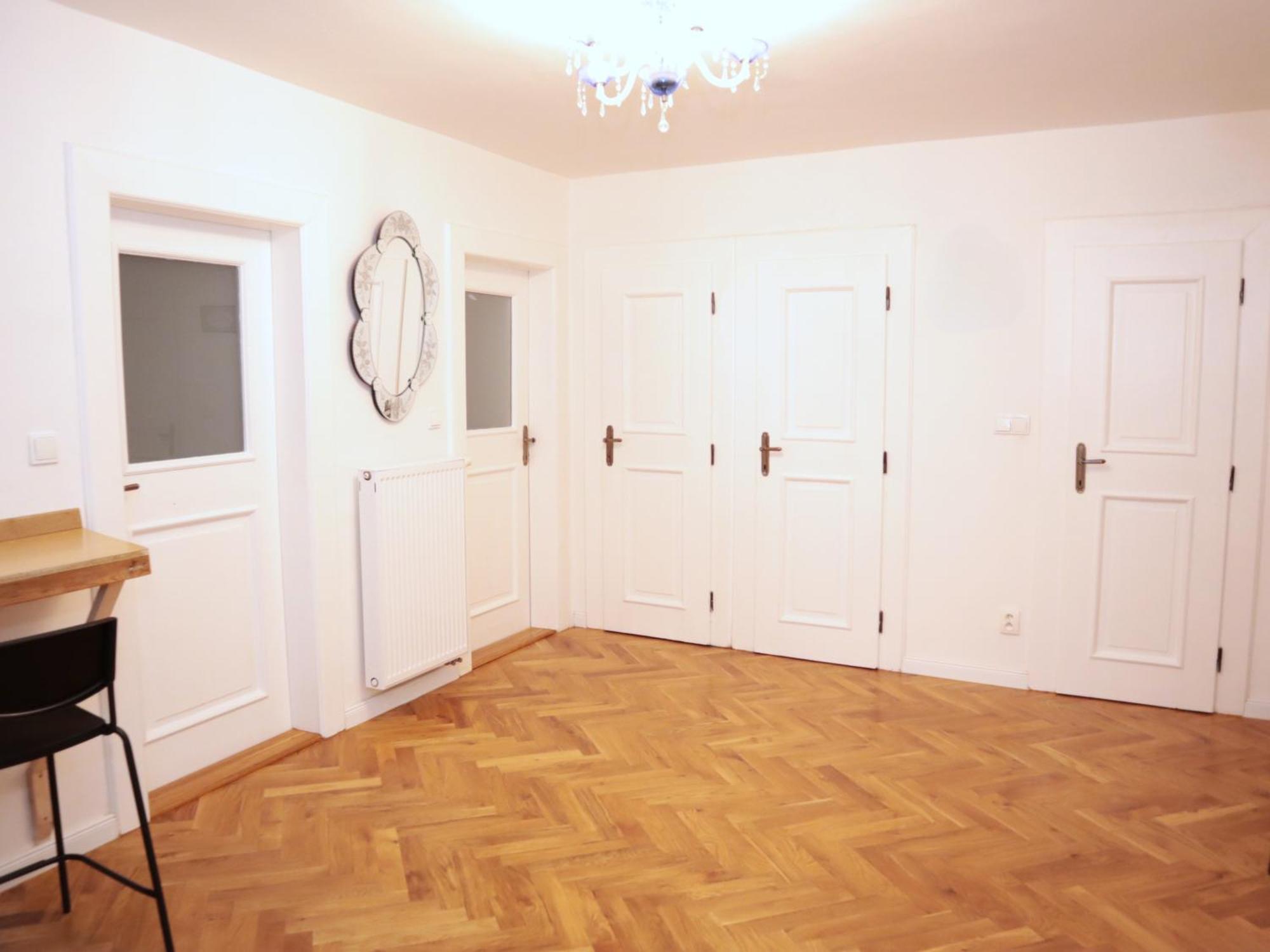 At The Blue Lion & Parking Assistance Apartment Прага Екстериор снимка