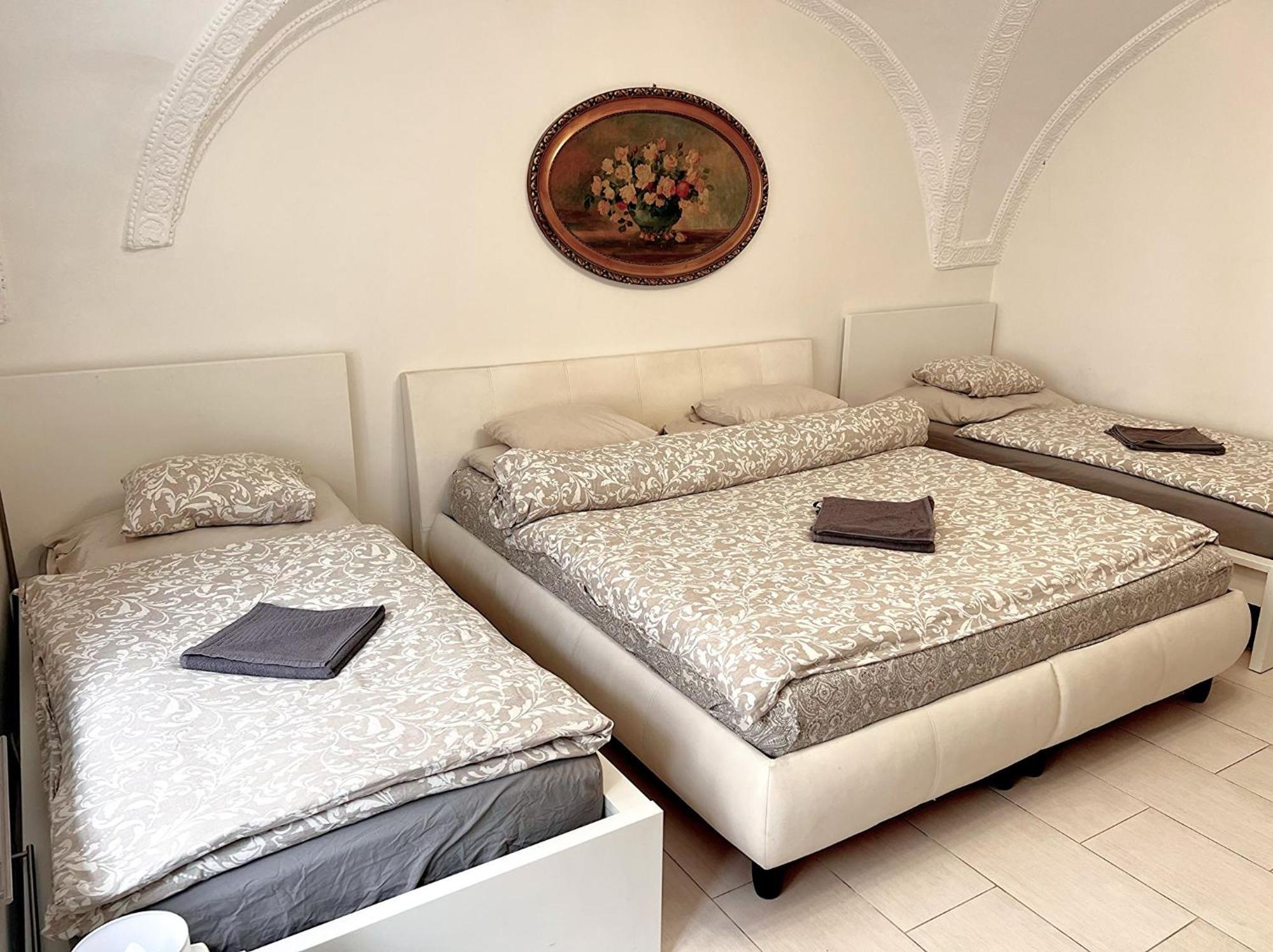 At The Blue Lion & Parking Assistance Apartment Прага Екстериор снимка